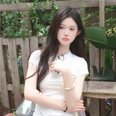 云雾笼罩的山峰